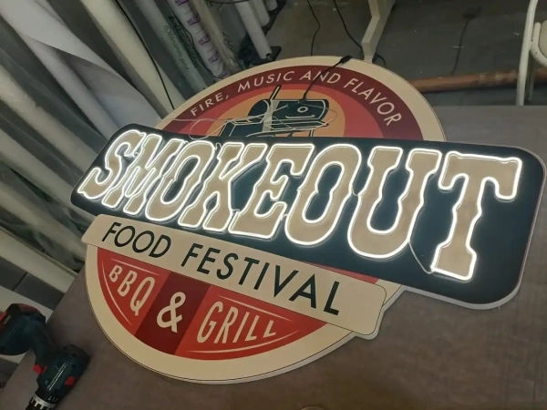 Fabricación de rótulos luminosos